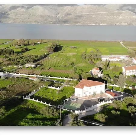 Traditional In Nature Kouvalata